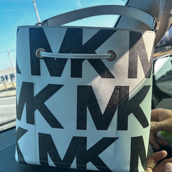 Michael Kors bag - Picture 2 of 5